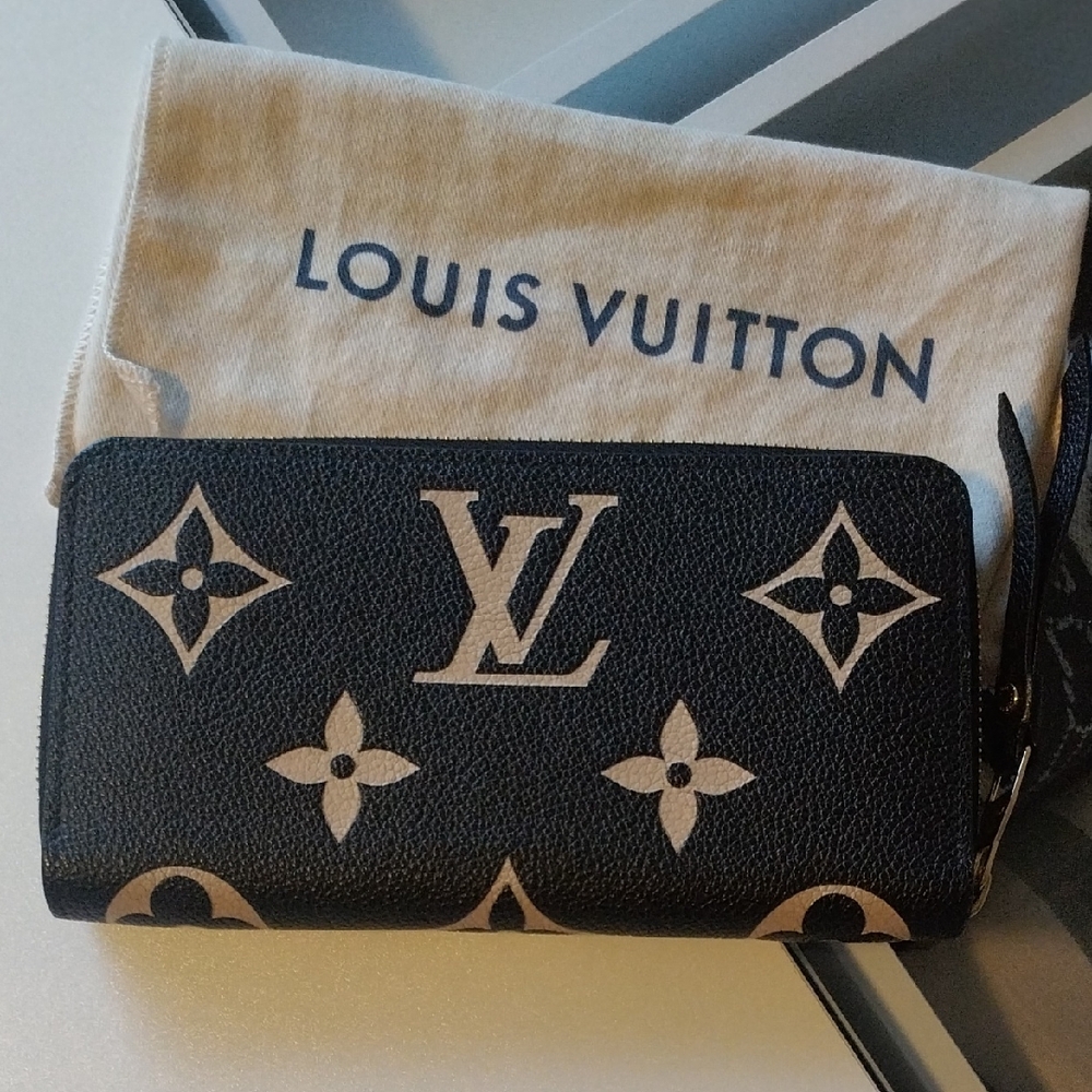 Louis Vuitton Zippy Wallet